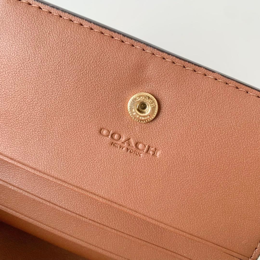 【COACH】コーチ　二つ折り財布　ベージュ　シグネチャー　新品　ミニ財布