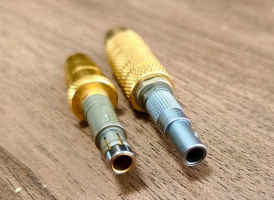 旧 MARK LEVINSON RCA-->LEMO 端子アダプタ　長さ不揃い