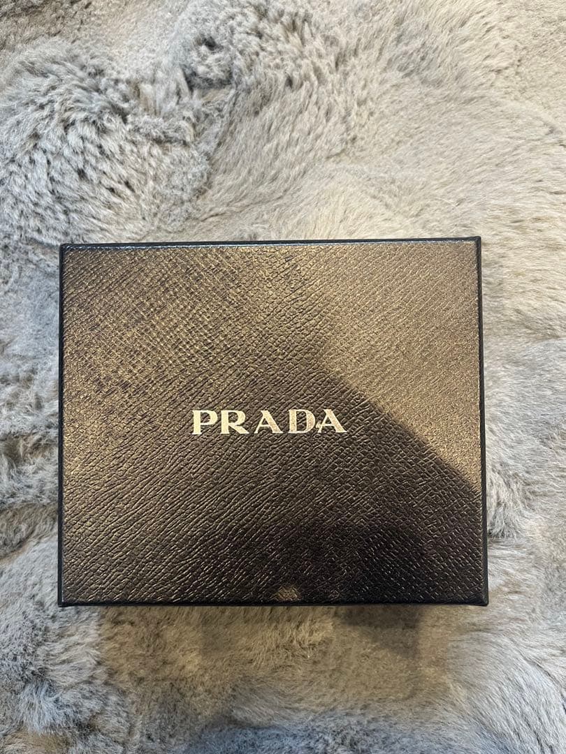 PRADA 二つ折り財布 ブラック レザー