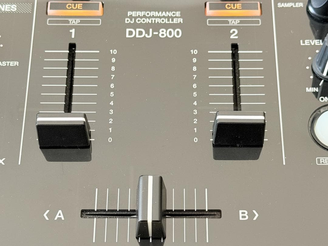 Pioneer DJ DDJ-800 コントローラー