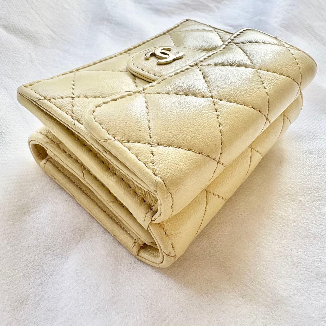シャネル 三つ折り財布 ミニウォレット ラムスキン マトラッセ カード 31番台
