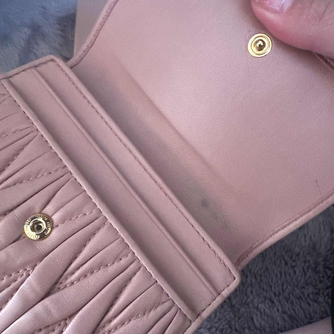 miumiu マテラッセ 二つ折り財布