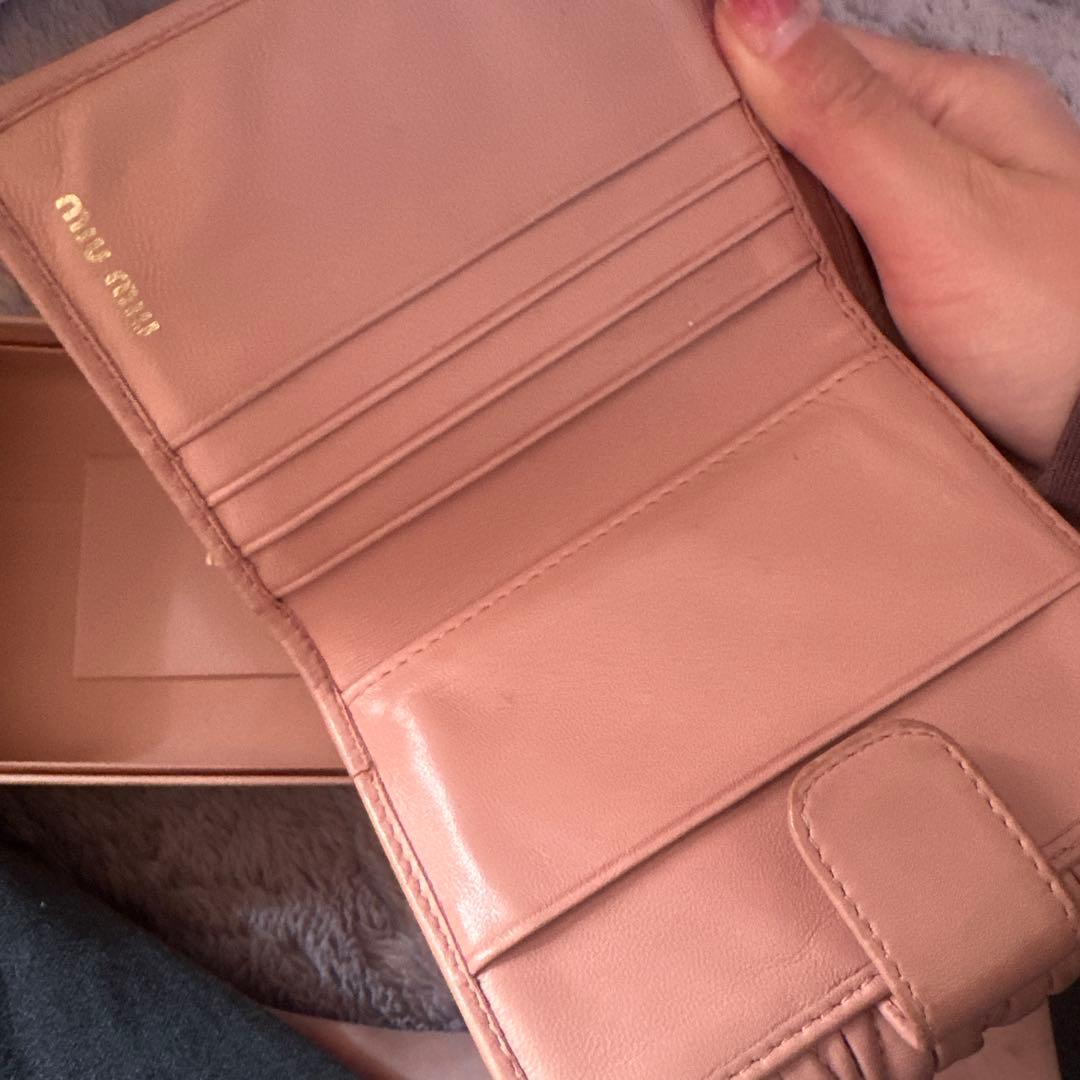 miumiu マテラッセ 二つ折り財布