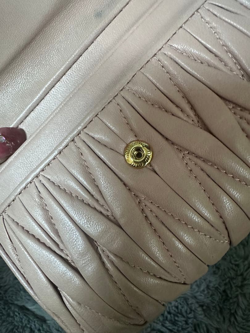 miumiu マテラッセ 二つ折り財布