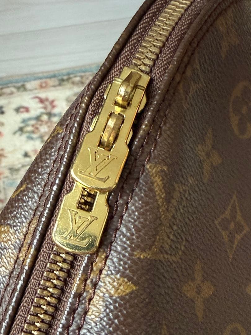 Louis Vuitton モノグラム アルマ　中古品