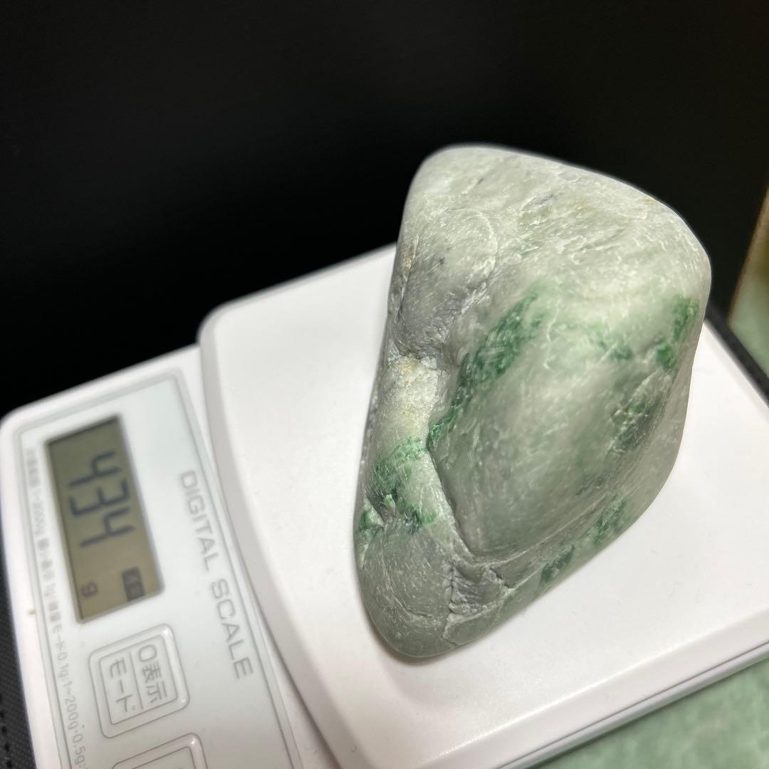 濃い緑多数　糸魚川 翡翠 ヒスイ原石 434グラム