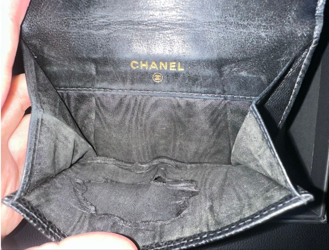 シャネル CHANEL 二つ折り財布 ブラックレザー　黒 正規品