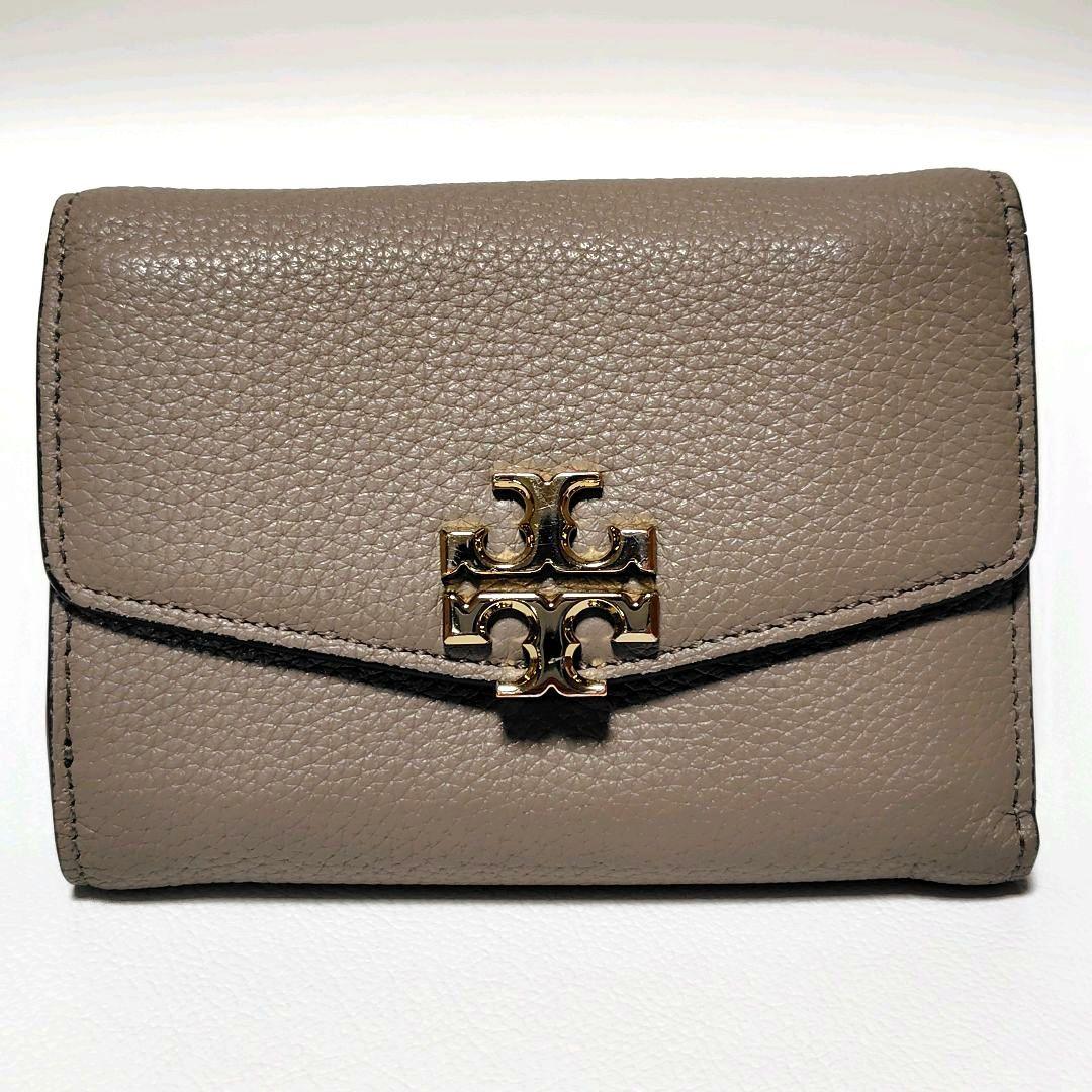 美品✨　トリーバーチ　折り財布　グレージュ　シボ革　金具ロゴ　シンプル
