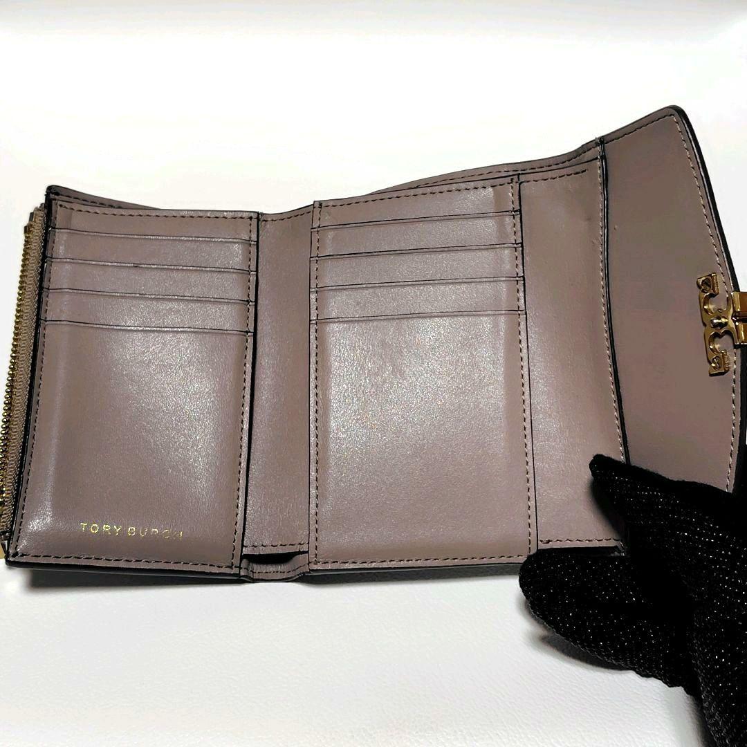 美品✨　トリーバーチ　折り財布　グレージュ　シボ革　金具ロゴ　シンプル