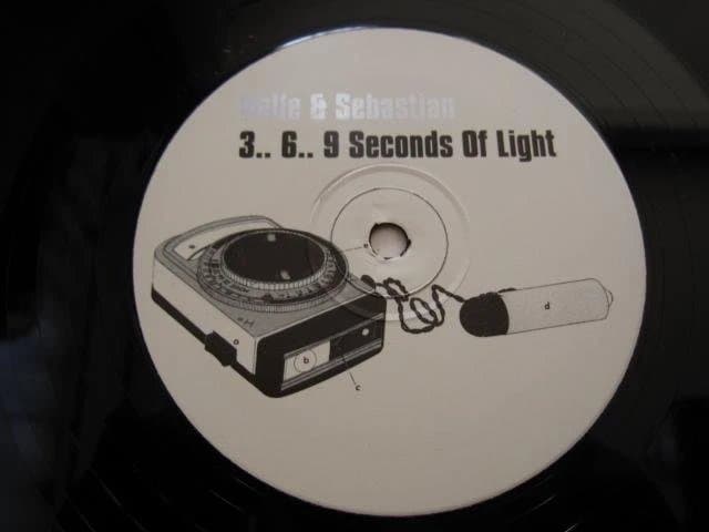 洋楽 3..6..9 Seconds Of Light