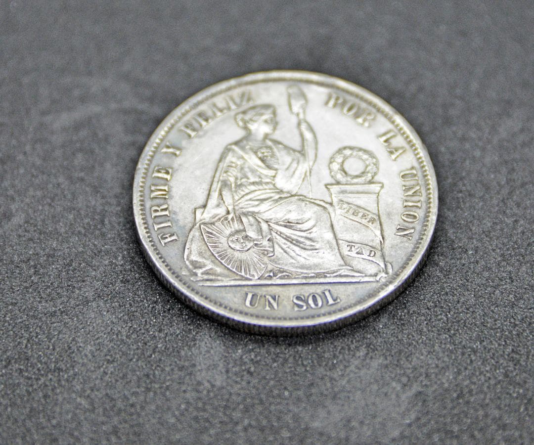 アンティーク　ペルー 1866年 １SOL 銀貨