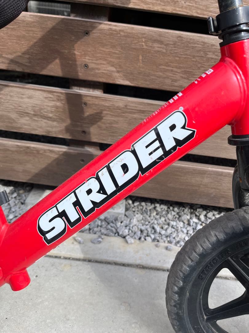 【ヒップクッション付き】STRIDER 赤 レッド12インチ バランスバイク