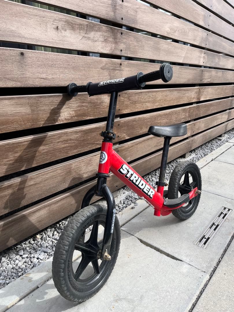 【ヒップクッション付き】STRIDER 赤 レッド12インチ バランスバイク