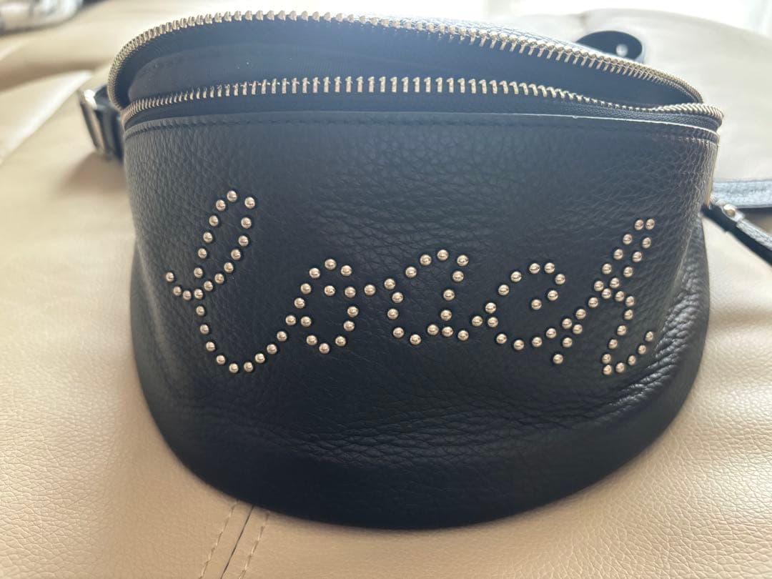 さこ　Coach スタッズ付きブラックウエストポーチ
