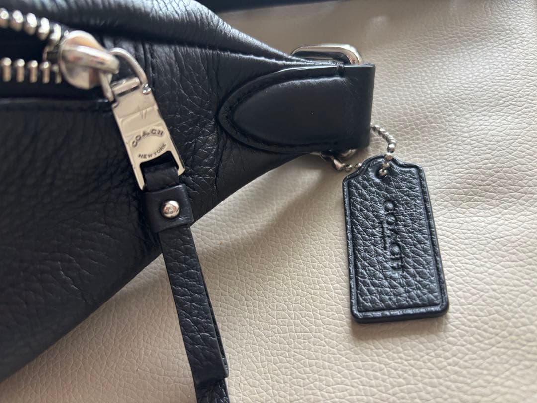 さこ　Coach スタッズ付きブラックウエストポーチ