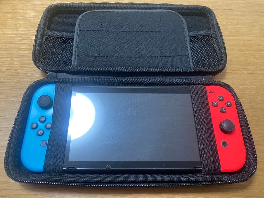 旧型Nintendo Switch 本体 青と赤のJoy-Con