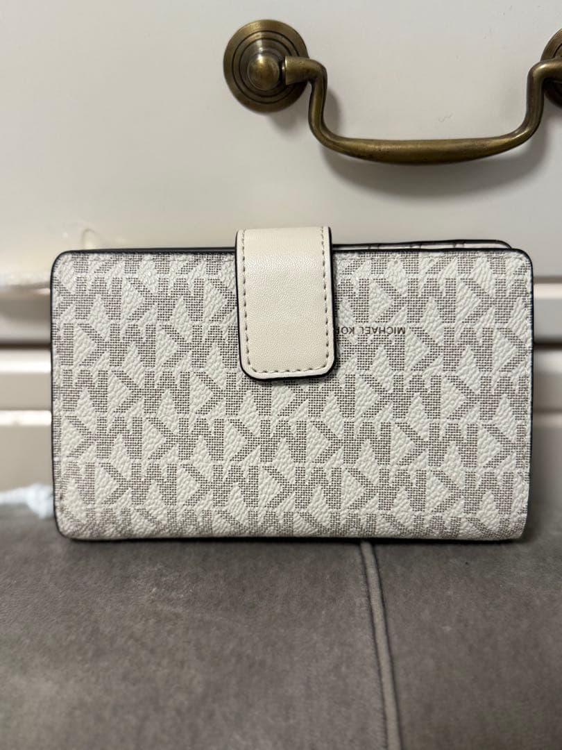新品未使用MICHAEL KORS 二つ折り財布 ホワイト/グレー