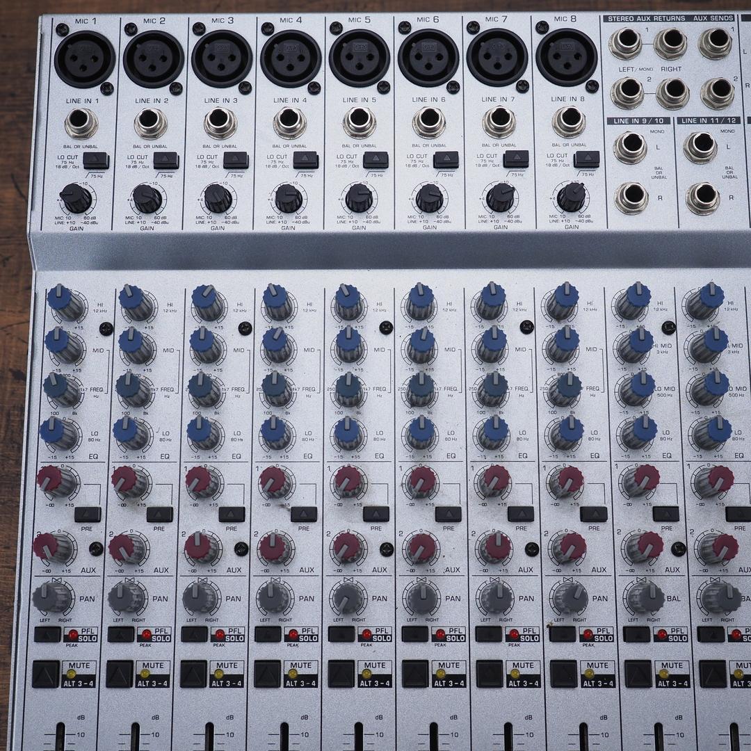 BEHRINGER MX2004A 　ACアダプターなしだけど動作確認済品