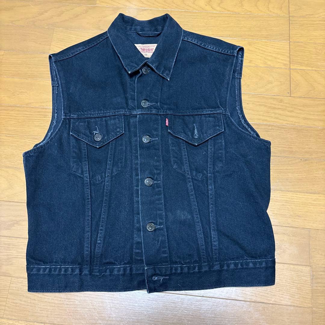 リーバイス　デニムベスト　ブラック　山田レン着用