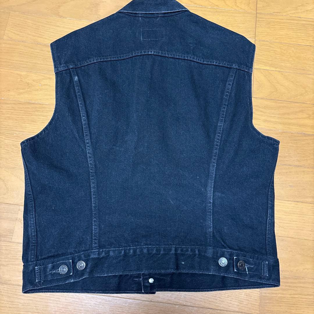 リーバイス　デニムベスト　ブラック　山田レン着用