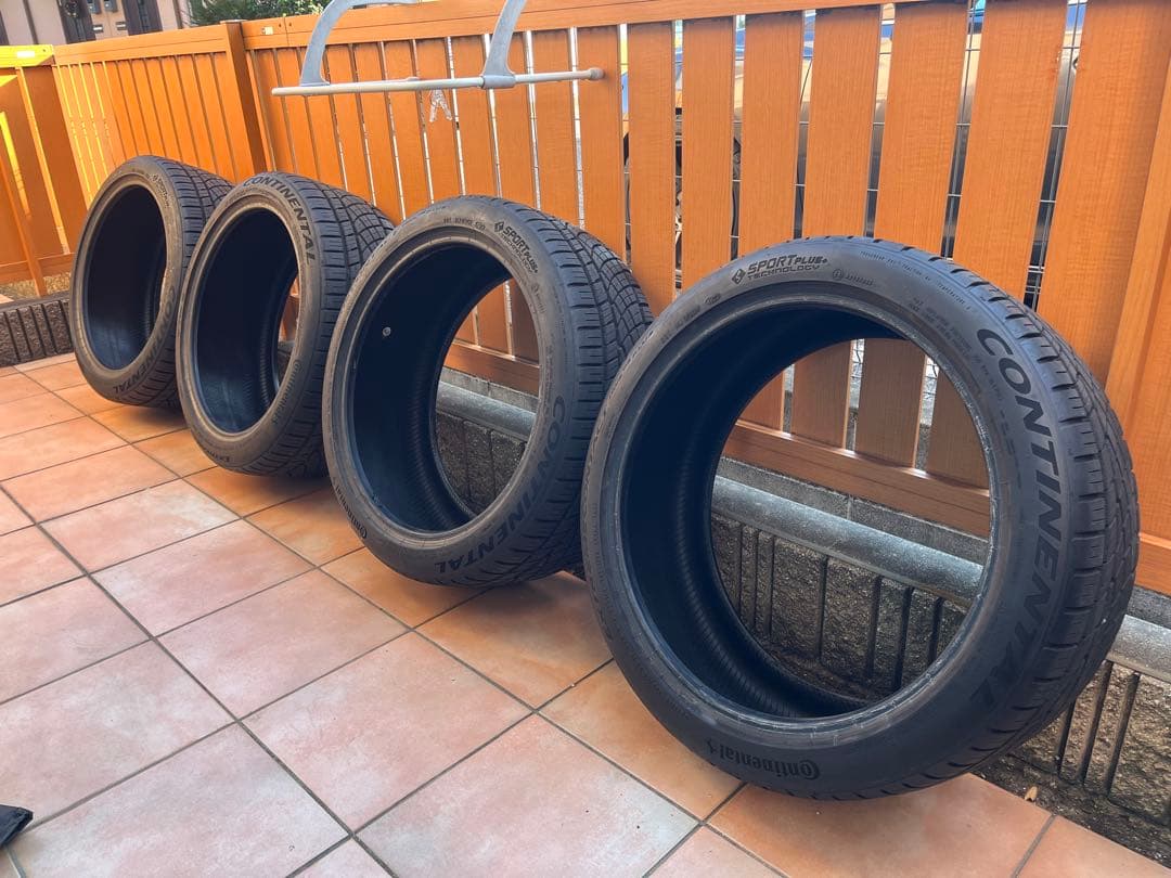 コンチネンタル　エクストリームコンタクトDWS06 PLUS 235/40/19