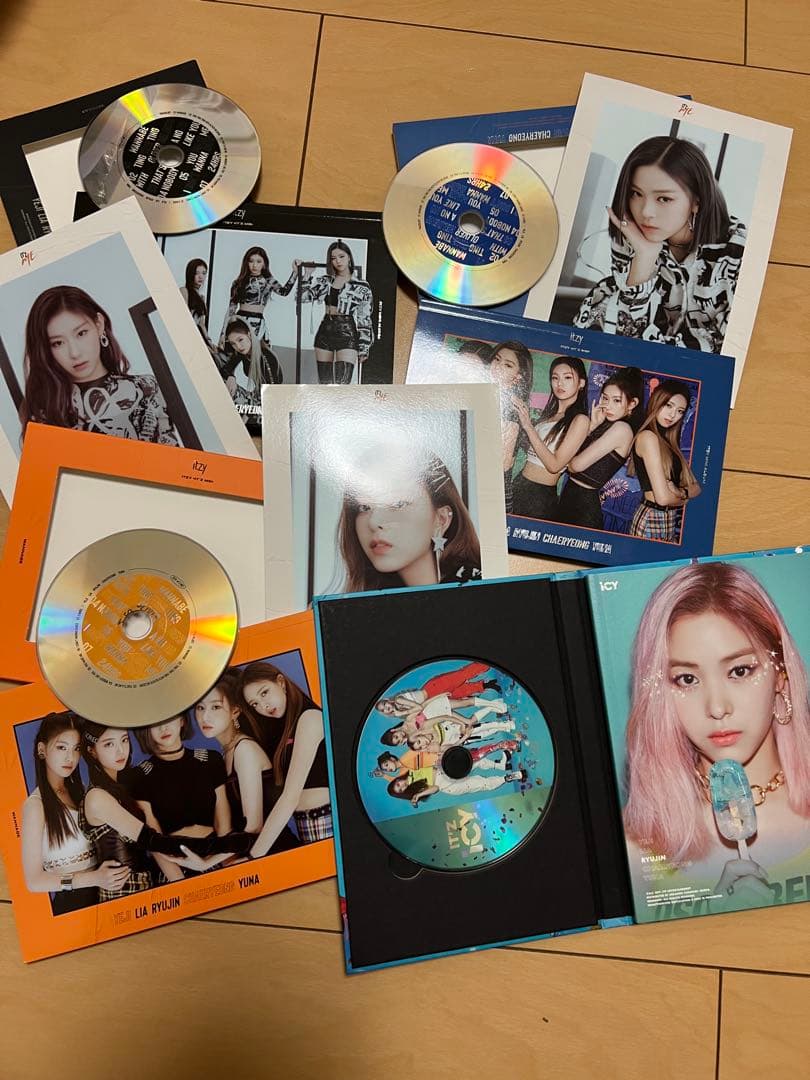 ITZY CDアルバムセット、ポスターセット