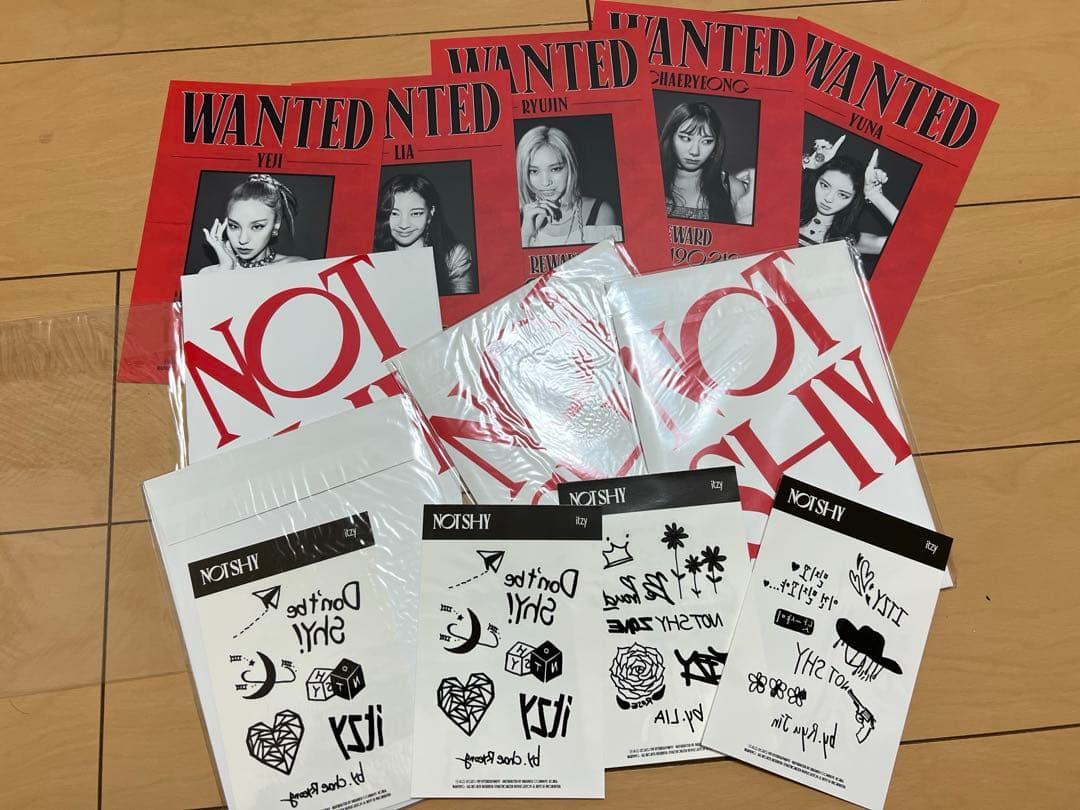 ITZY CDアルバムセット、ポスターセット