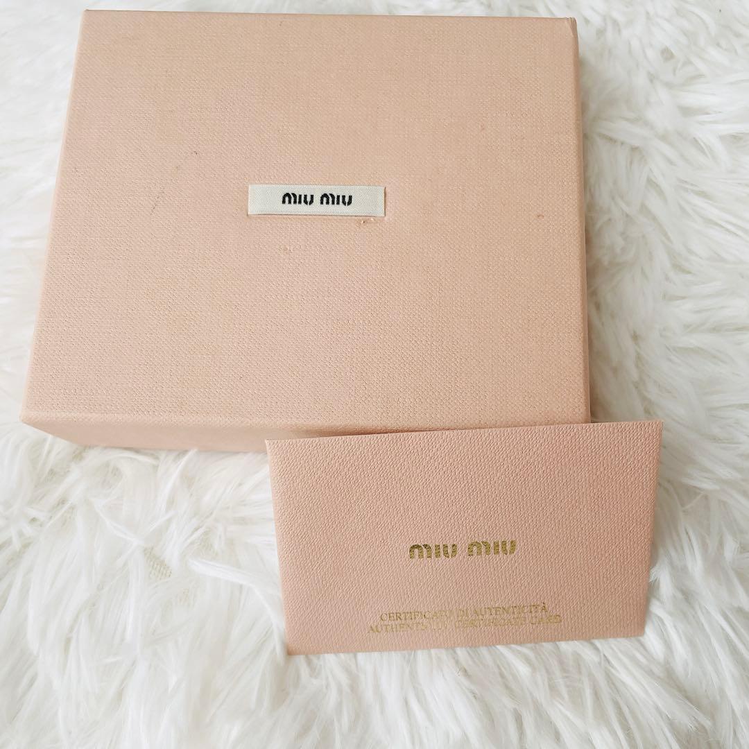 大人気⭐︎MIUMIU マテラッセ ピンク ゴールドロゴ 二つ折り ウォレット