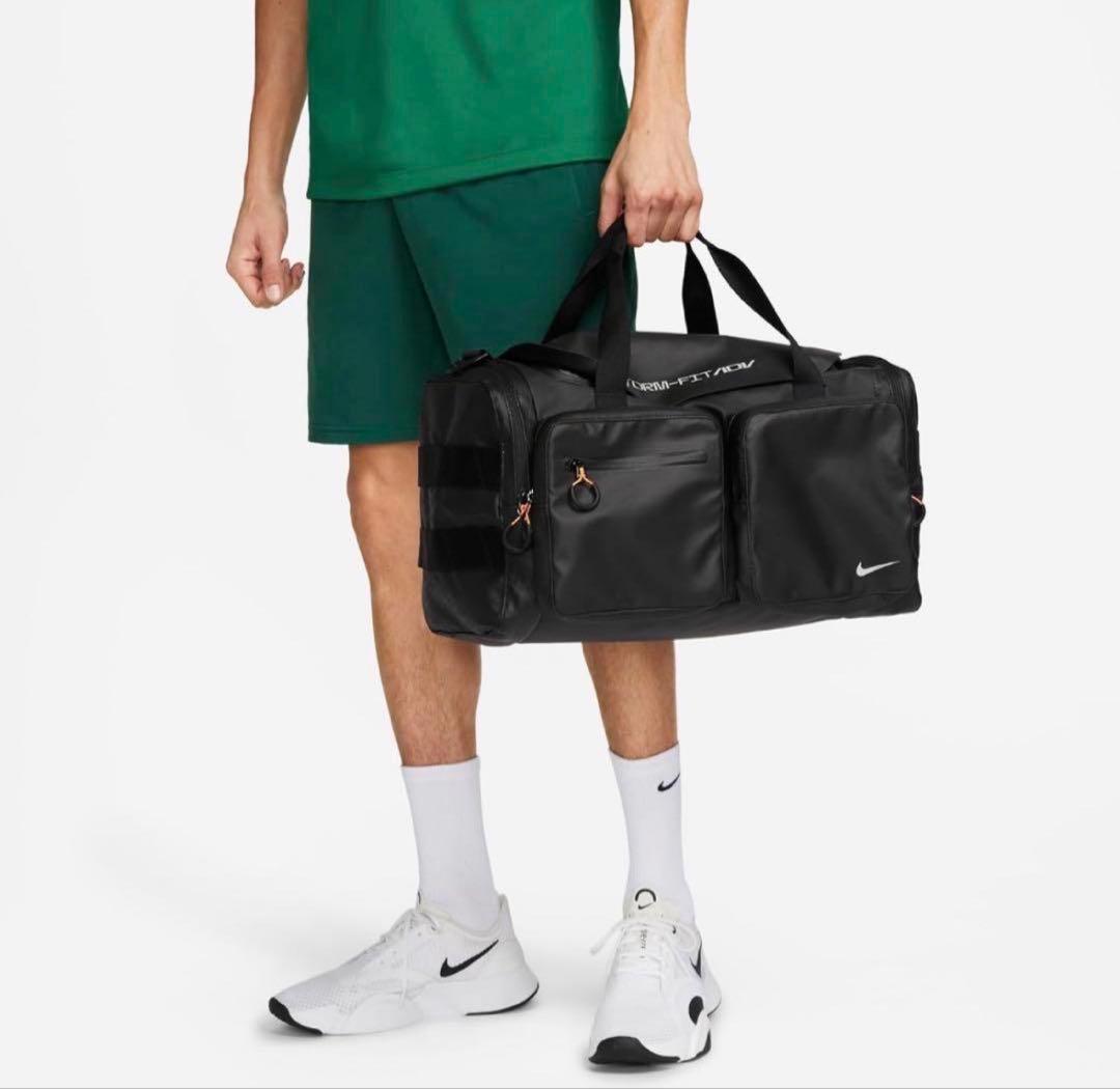 Nike STORM-FIT ブラック ボストンバッグ