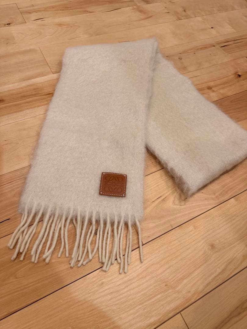 LOEWE ウールマフラー クリーム色