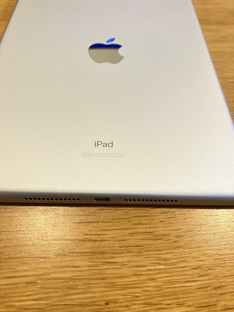 美品バッテリー良好 iPad 第7世代 32GB Wi-Fi セルラードコモ