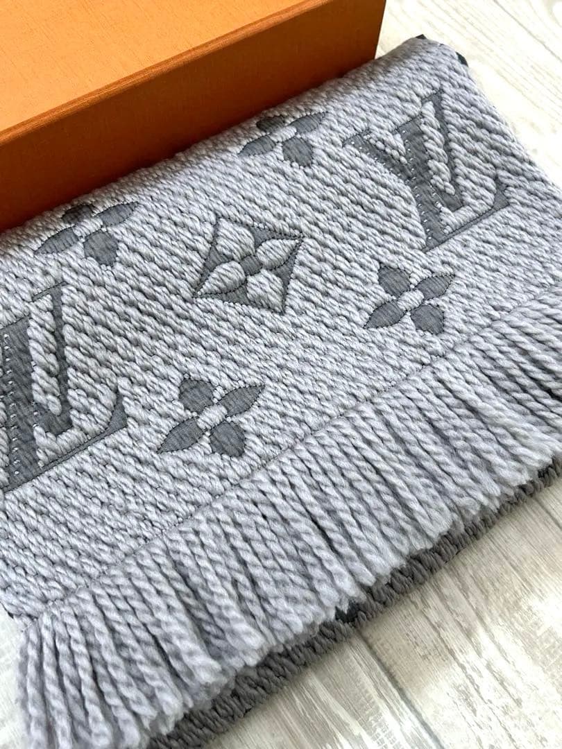 【Louis Vuitton】ロゴマフラー グリペルル　定番　人気　グレー