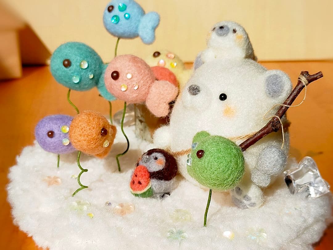 ✿羊毛フェルト✿mahi様✿ぽってりしろくまさんの魚釣り✿虹色の魚✿