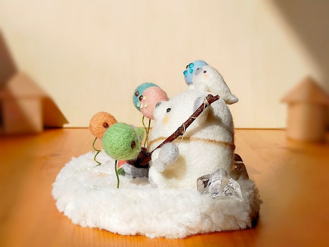 ✿羊毛フェルト✿mahi様✿ぽってりしろくまさんの魚釣り✿虹色の魚✿