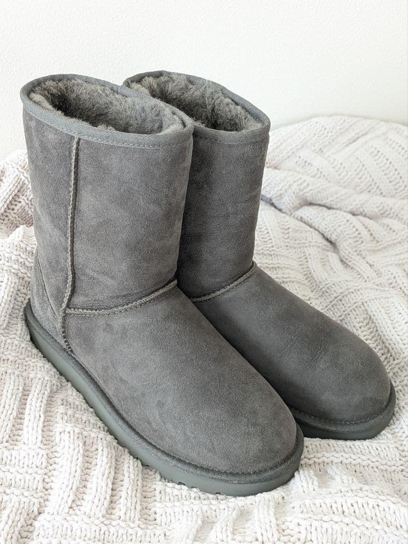UGG グレー ムートンブーツUSA8 クラシックショート
