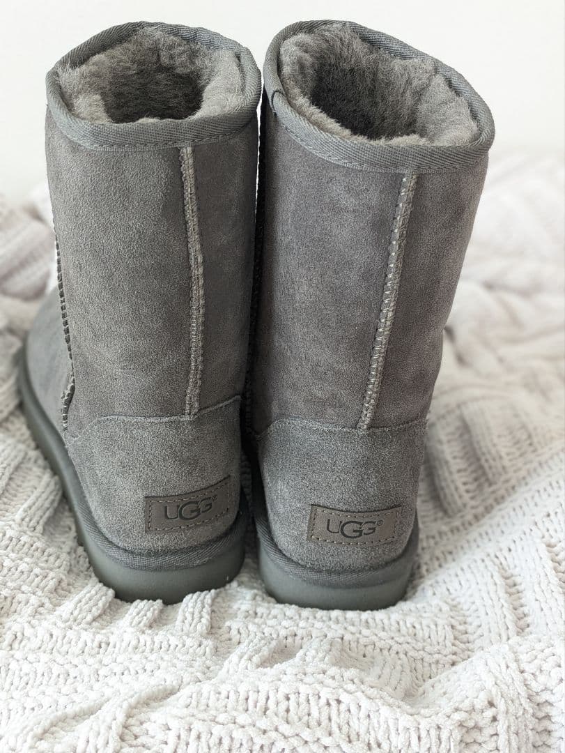 UGG グレー ムートンブーツUSA8 クラシックショート