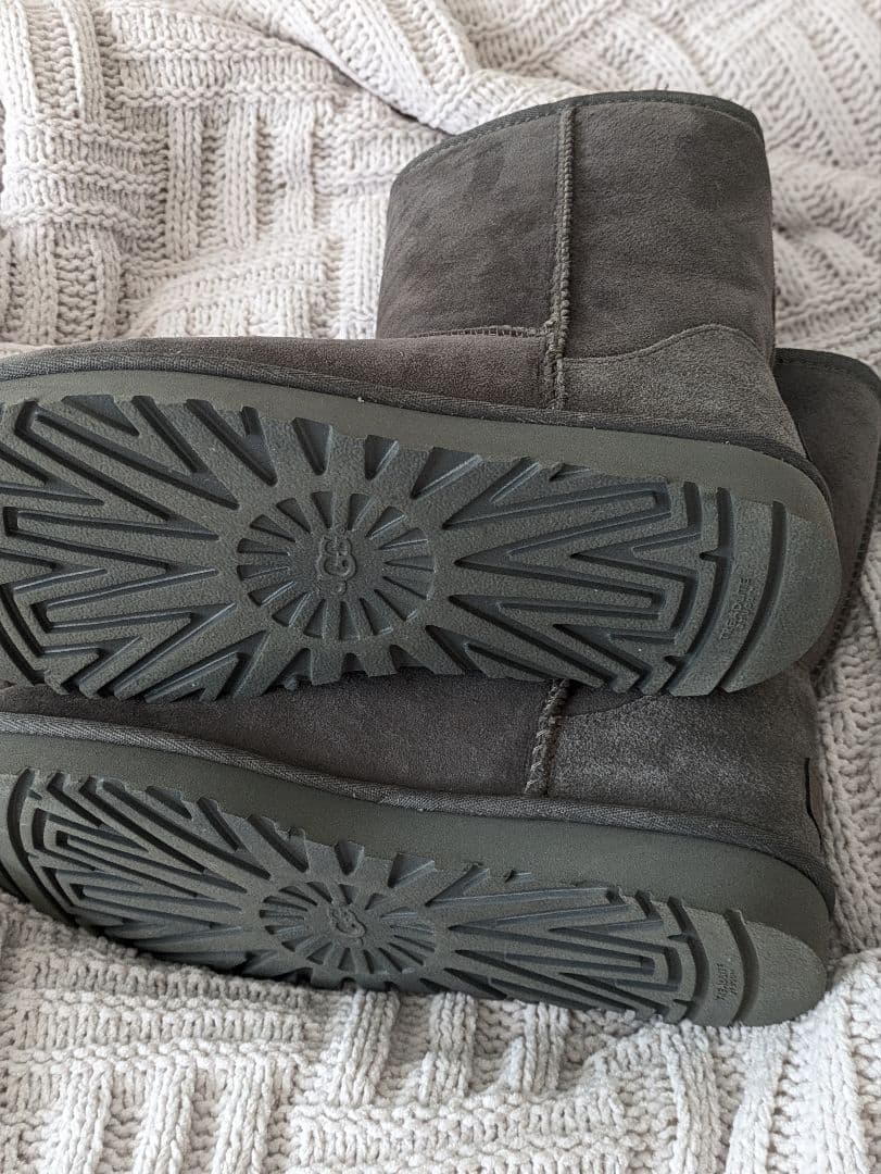 UGG グレー ムートンブーツUSA8 クラシックショート