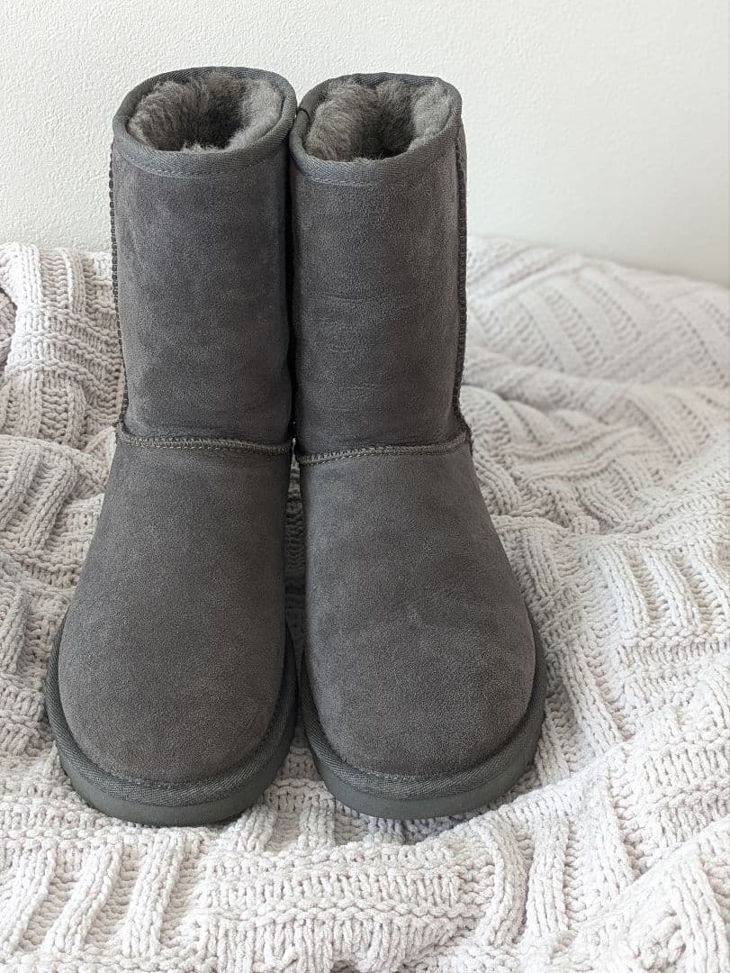 UGG グレー ムートンブーツUSA8 クラシックショート