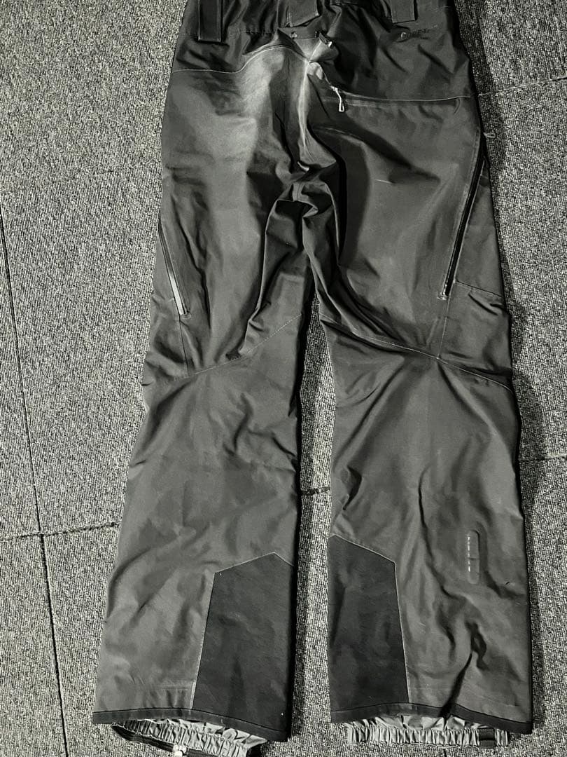 patagonia スノーボードパンツ 黒
