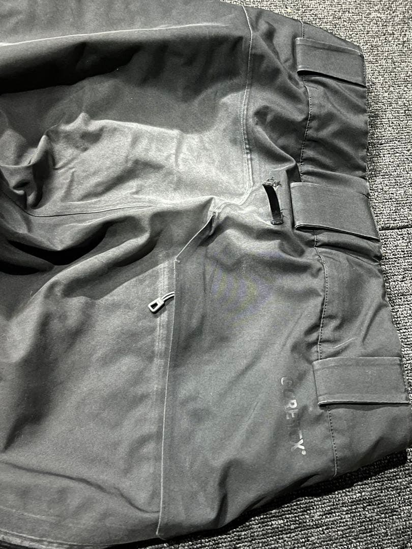 patagonia スノーボードパンツ 黒
