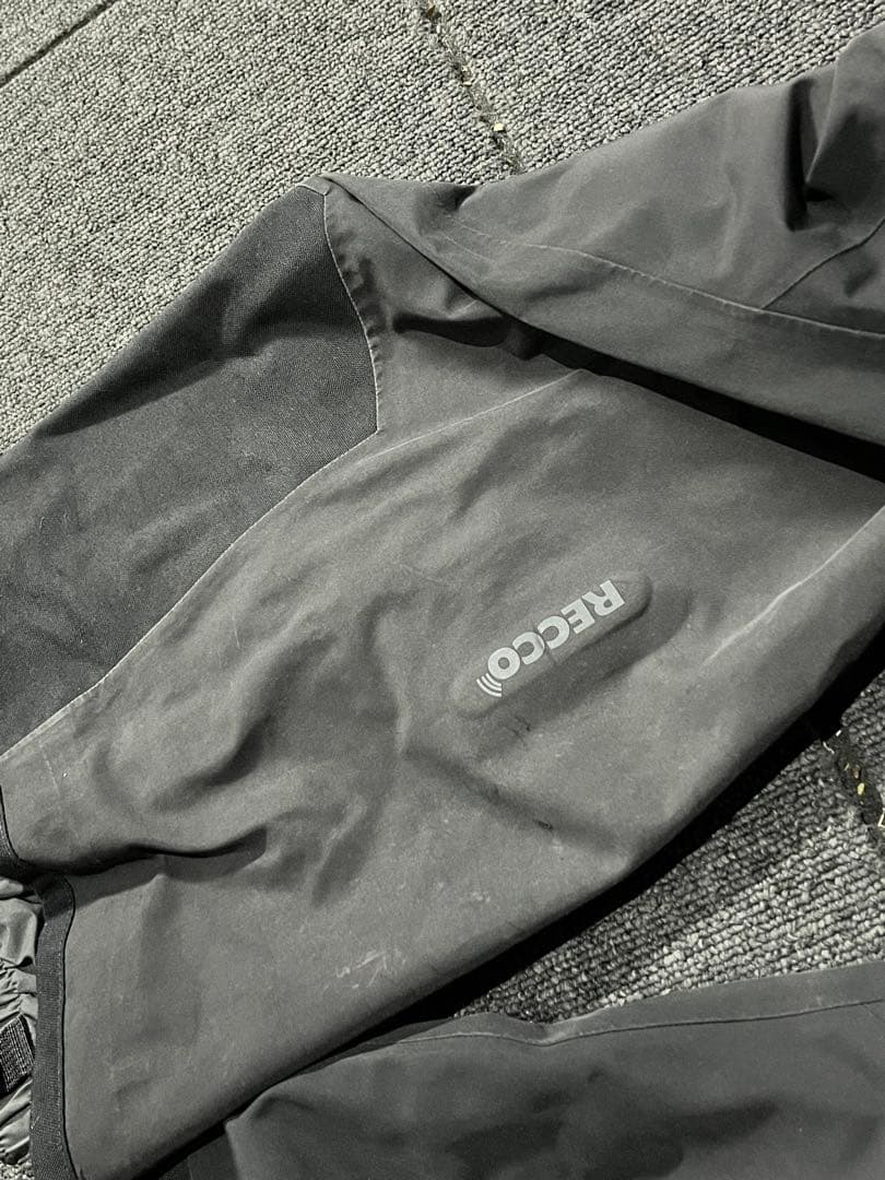 patagonia スノーボードパンツ 黒