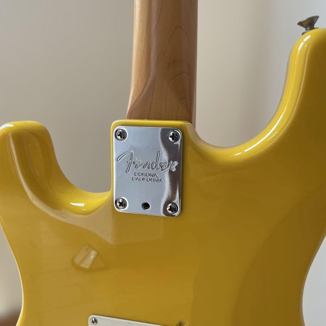 Fender Stratocaster Fシリアル