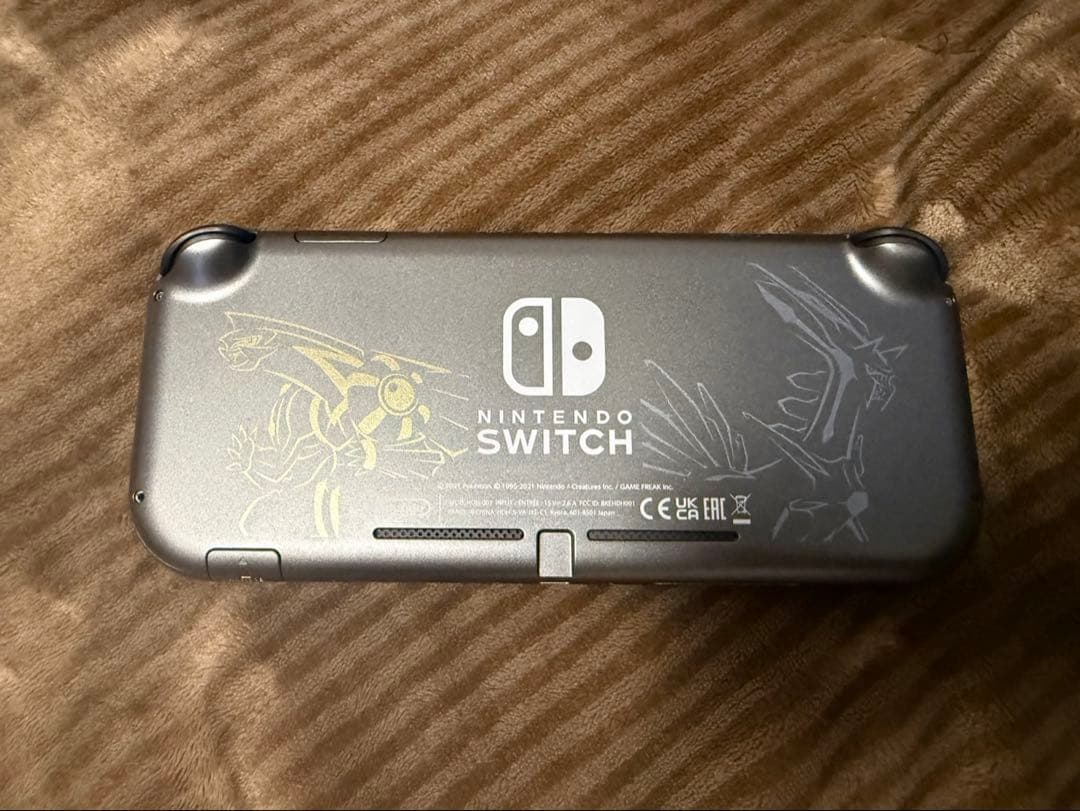 ポケモンデザインのグレーのNintendo Switch Lite、