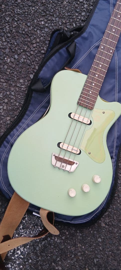 ダンエレクトロ　Danelectro 　ショートスケール　リップからシングルに改