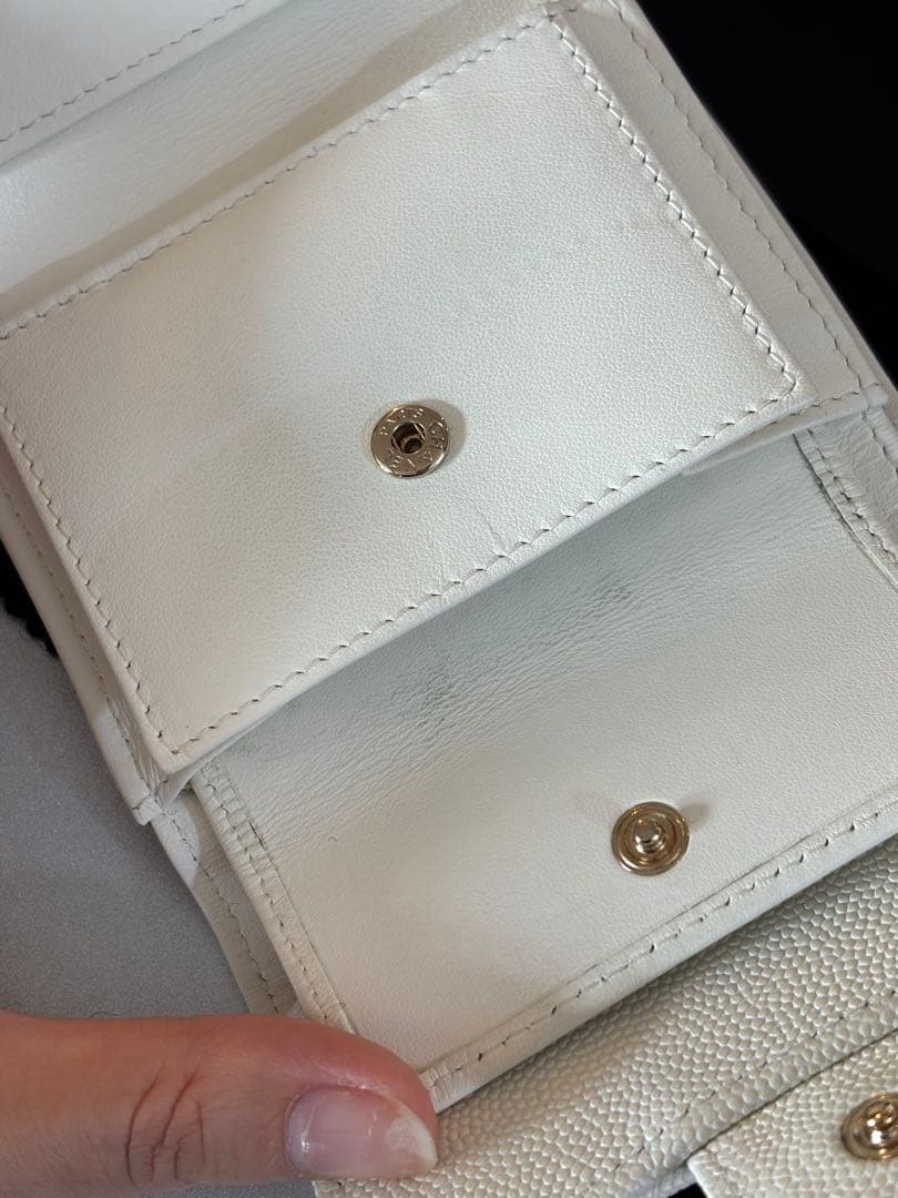 CHANEL マトラッセ キャビアスキン レザー 三つ折り財布 アイボリー 白