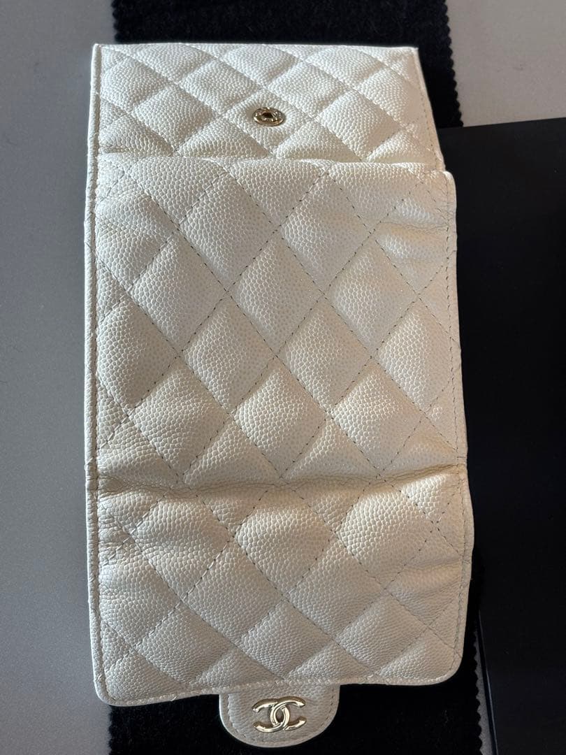 CHANEL マトラッセ キャビアスキン レザー 三つ折り財布 アイボリー 白
