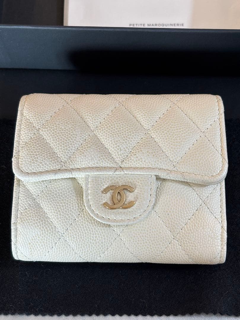 CHANEL マトラッセ キャビアスキン レザー 三つ折り財布 アイボリー 白