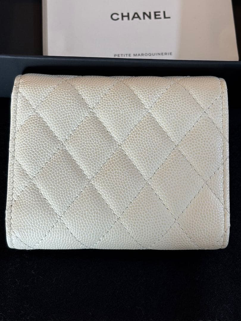 CHANEL マトラッセ キャビアスキン レザー 三つ折り財布 アイボリー 白