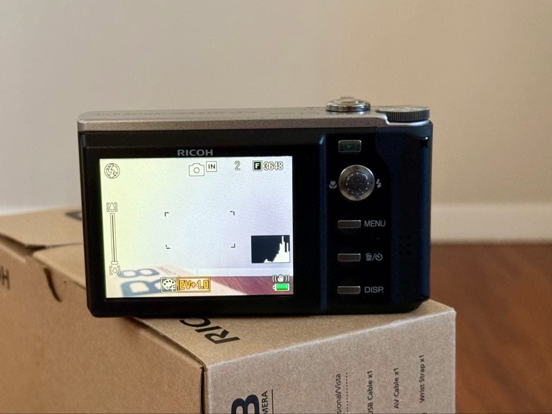 RICOH R8 コンパクトデジタルカメラ　レアカラー　完動品
