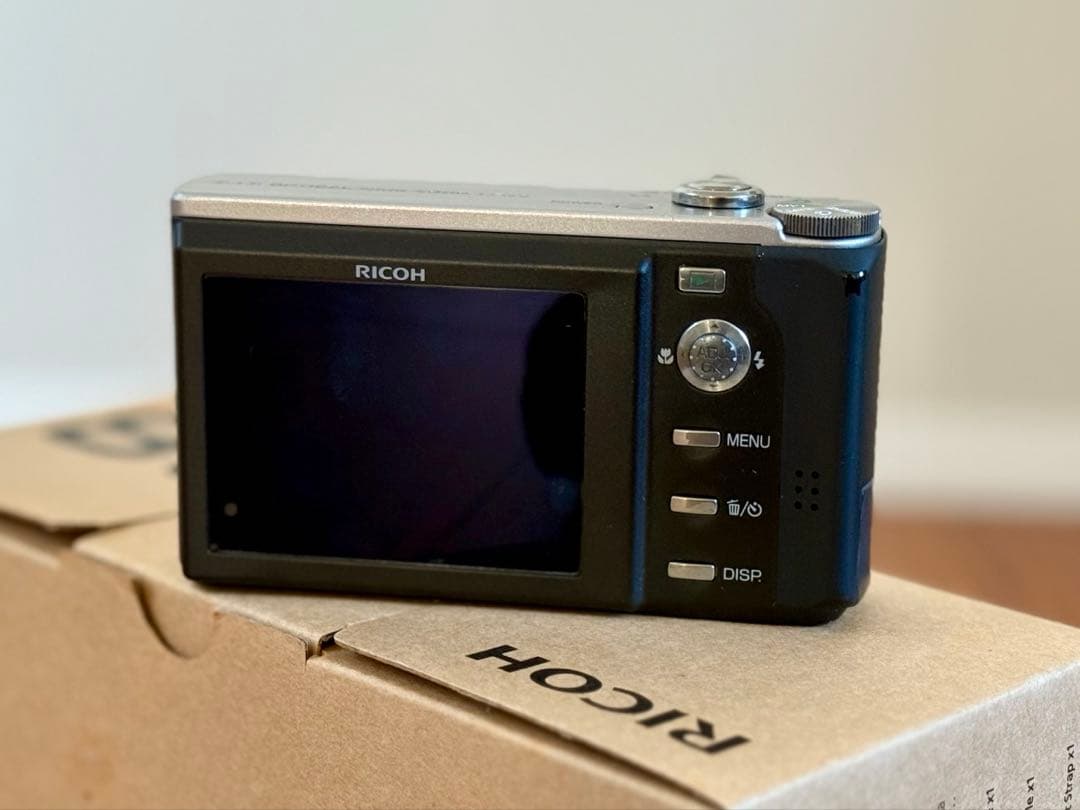 RICOH R8 コンパクトデジタルカメラ　レアカラー　完動品